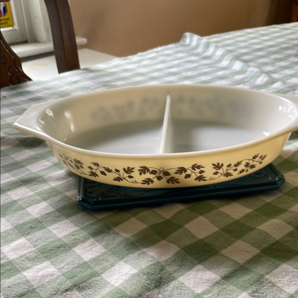 Pyrex  Bakeware Divided Dish